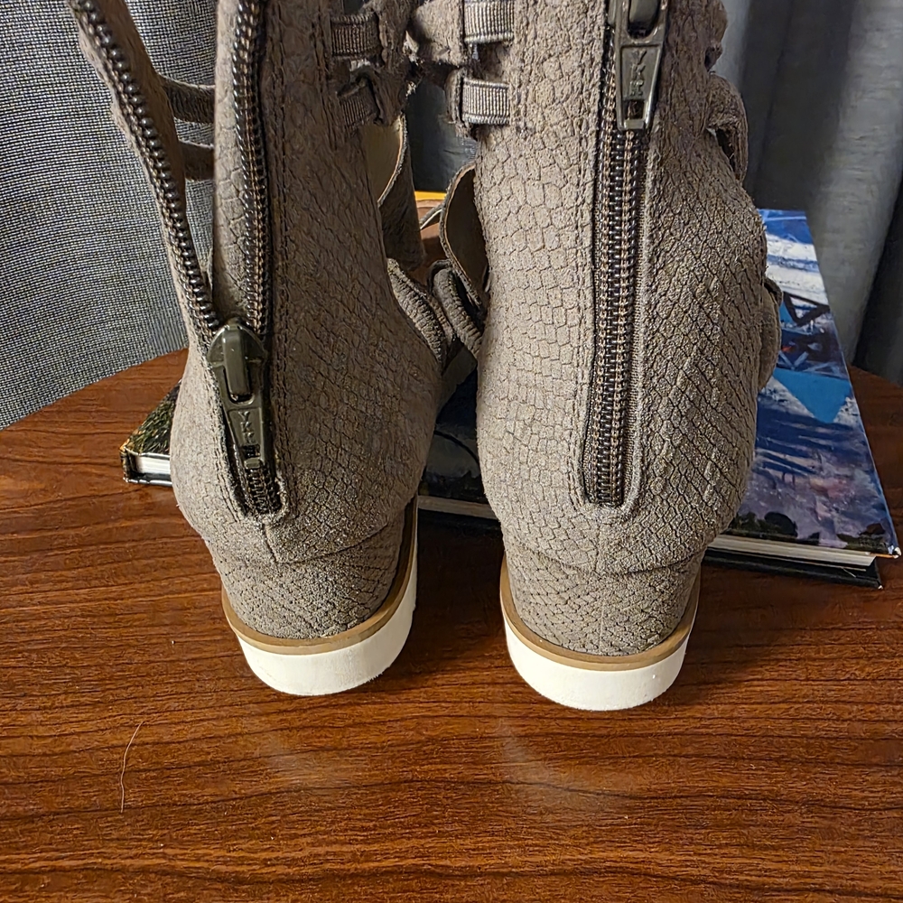 Women's Brown Sandals - Picture 7 of 11